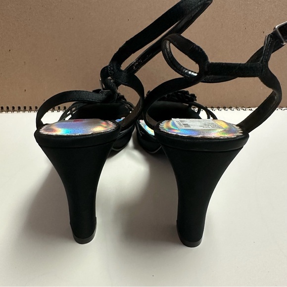 Vintage Rosette Black Heel - Picture 9 of 11